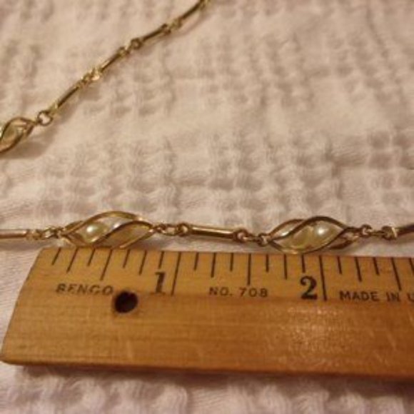 "Sarah Coventry Twirling Pearls Choker Necklace " - Picture 4 of 5